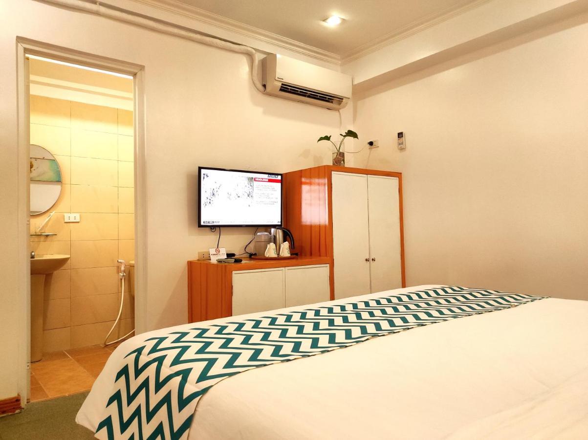 Grand Blue Beach Hotel Manoc-Manoc Exterior photo