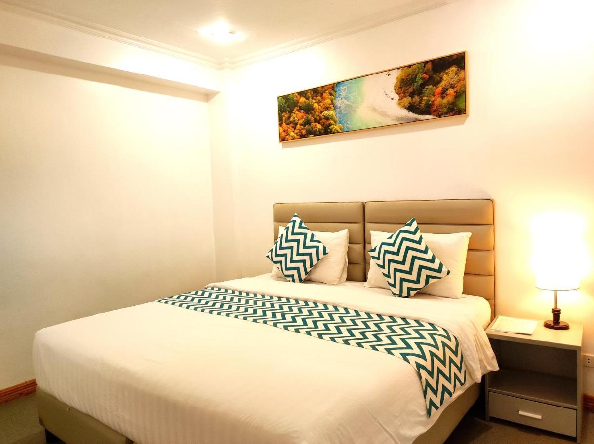Grand Blue Beach Hotel Manoc-Manoc Exterior photo