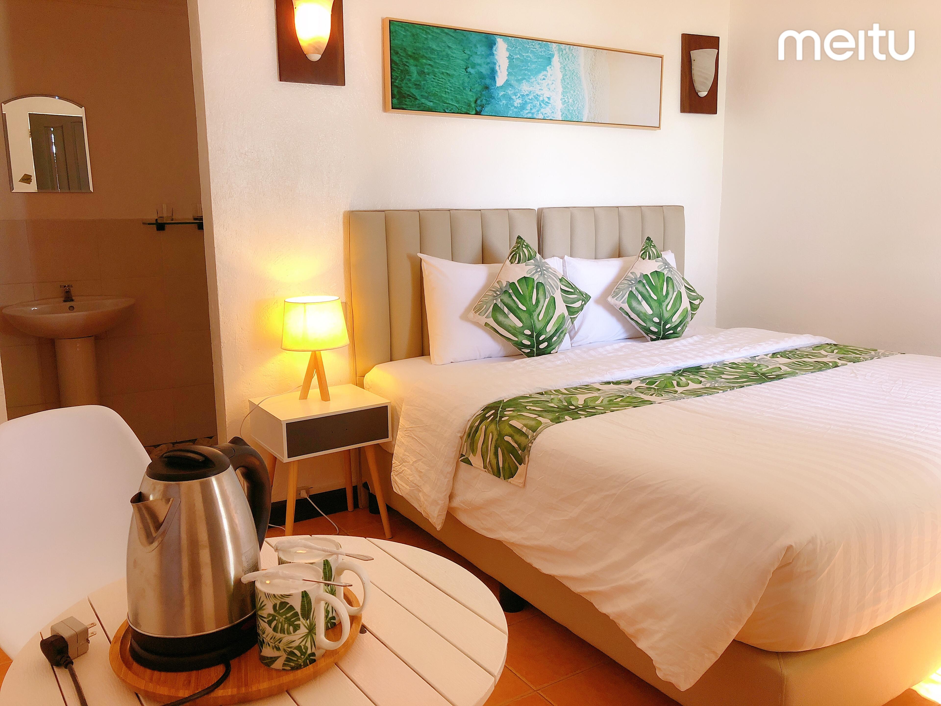 Grand Blue Beach Hotel Manoc-Manoc Exterior photo