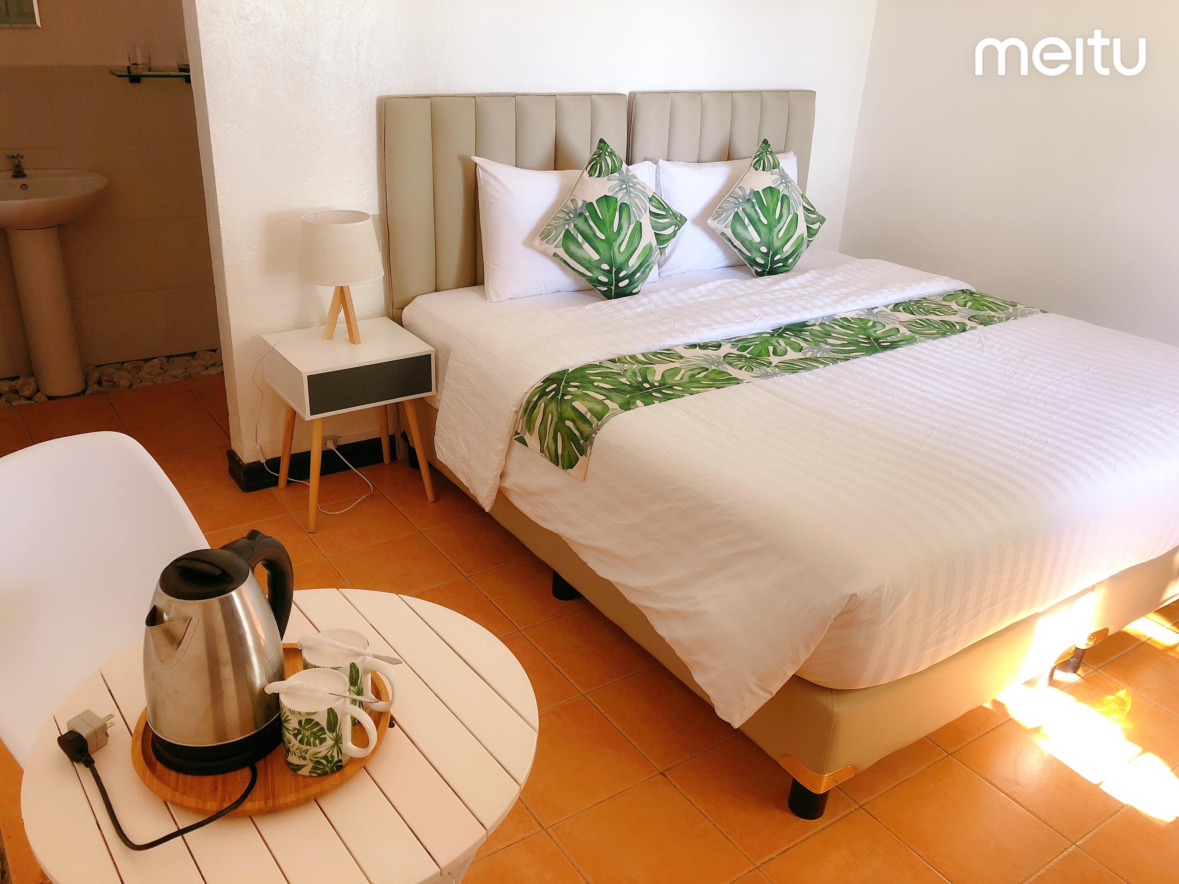 Grand Blue Beach Hotel Manoc-Manoc Exterior photo