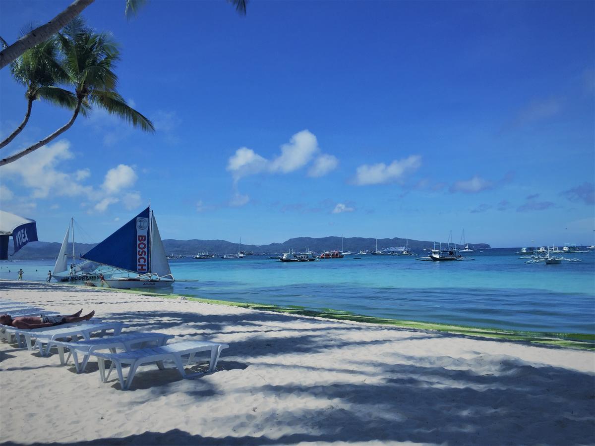 Grand Blue Beach Hotel Manoc-Manoc Exterior photo