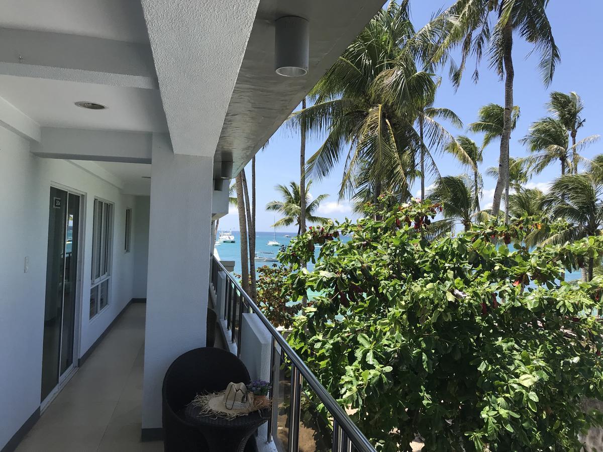 Grand Blue Beach Hotel Manoc-Manoc Exterior photo