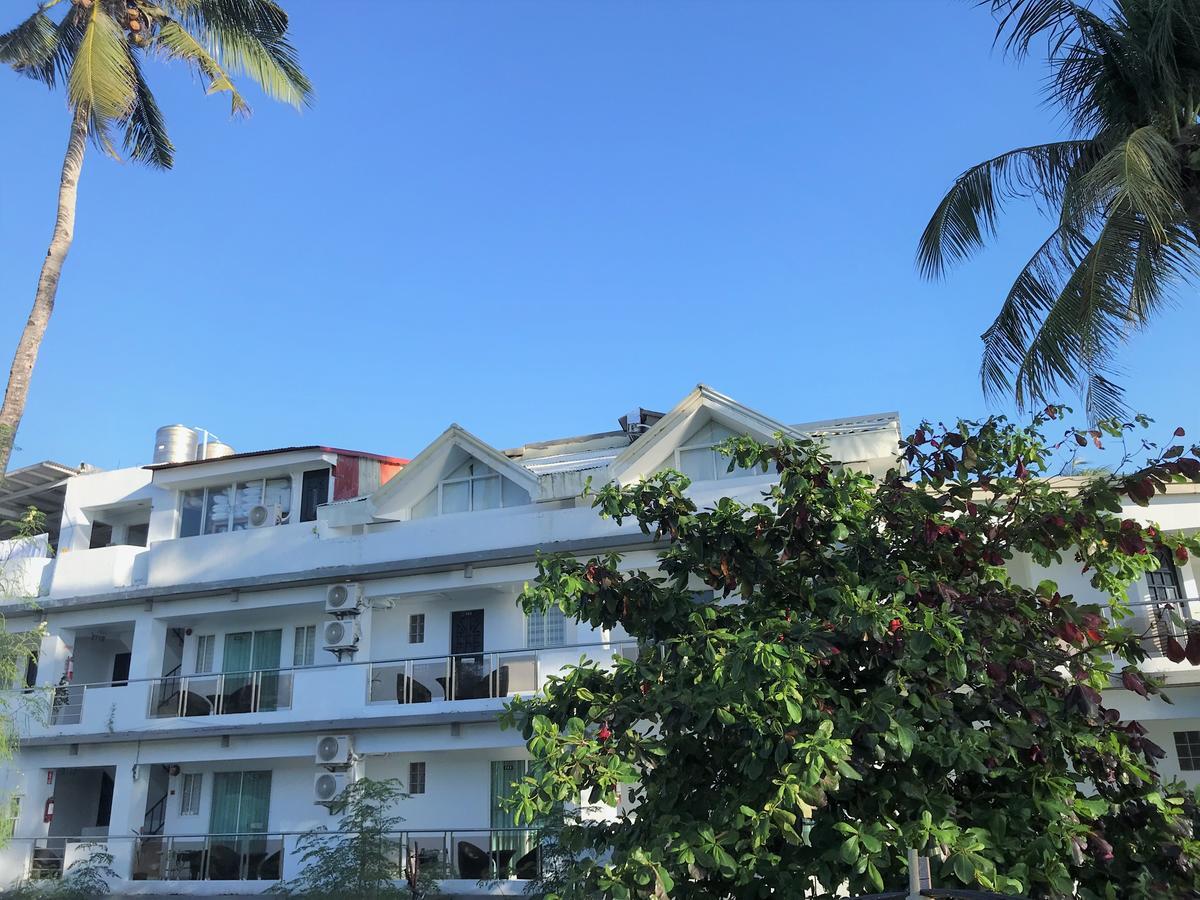 Grand Blue Beach Hotel Manoc-Manoc Exterior photo