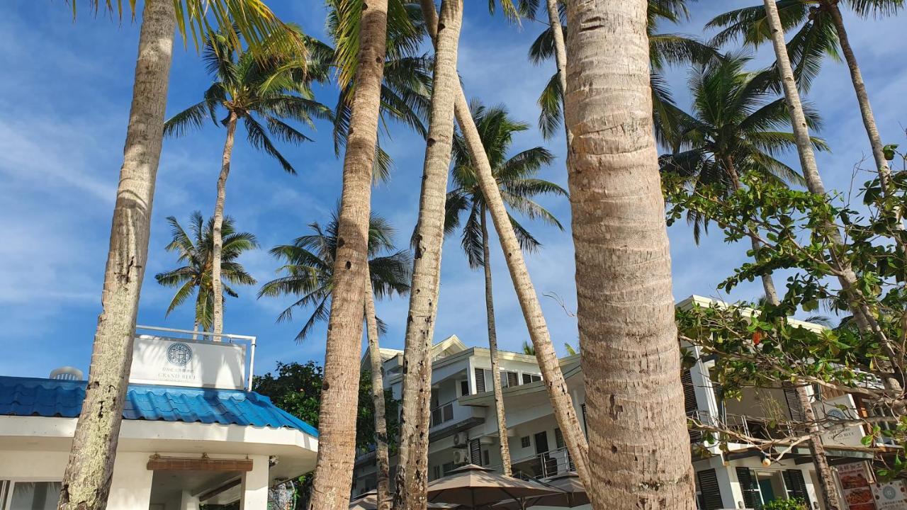 Grand Blue Beach Hotel Manoc-Manoc Exterior photo