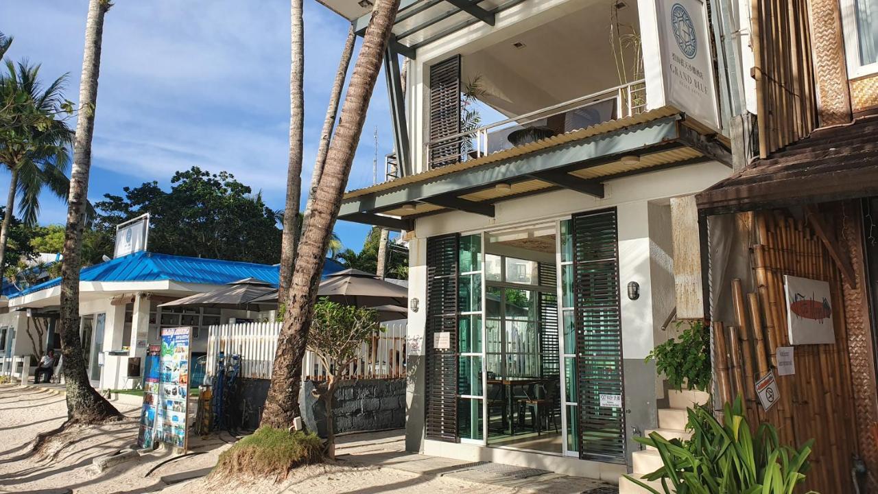 Grand Blue Beach Hotel Manoc-Manoc Exterior photo